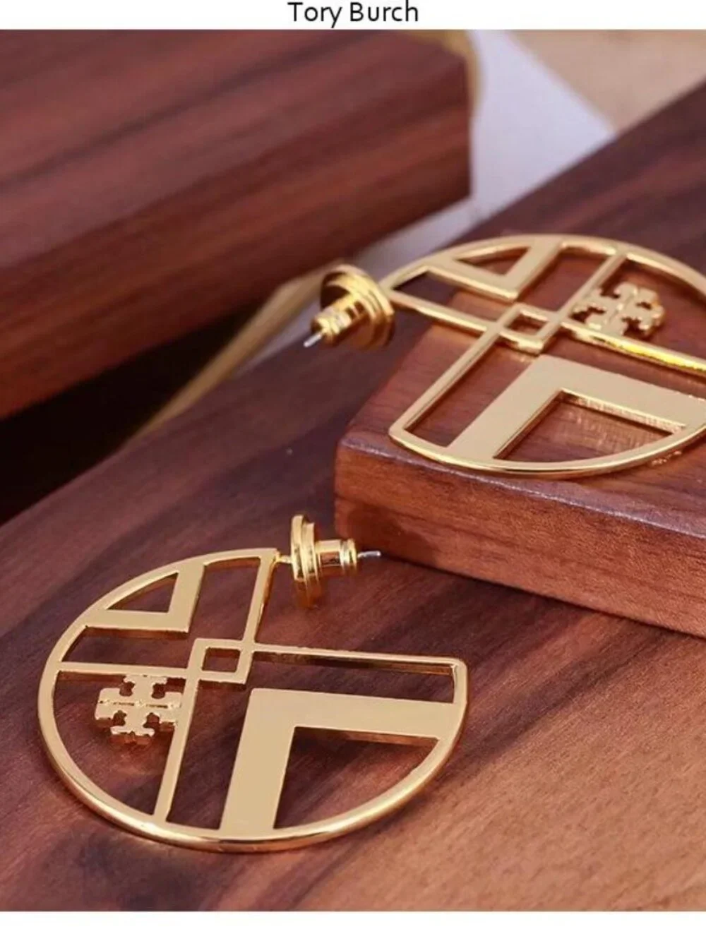 Tory Burch welcome this